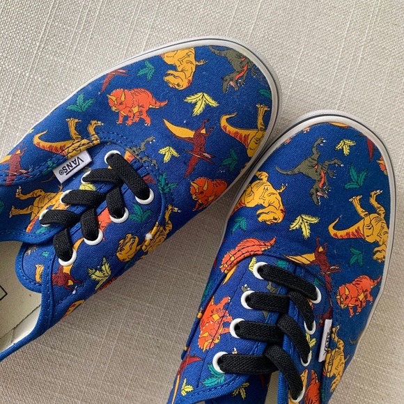 Dinosaur Vans - Picture 3 of 4